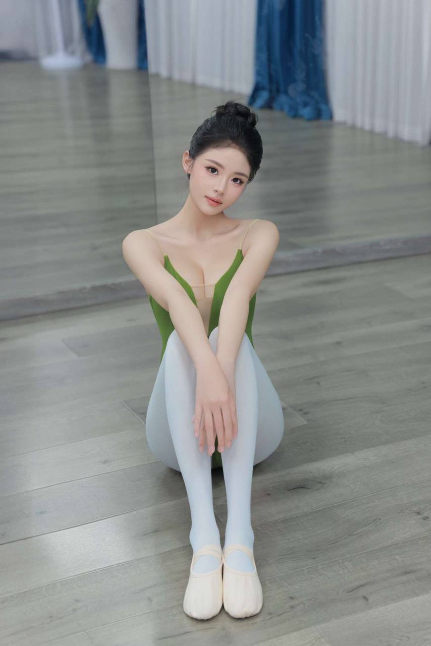 杭州外围学生妹 170/50 天然A 筷子腿 宝藏女孩 女孩